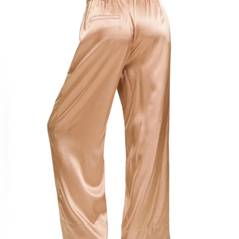 ✨ NWT Champagne Satin Wide-Leg Trousers – Luxe, Elegant & Effortlessly Chic ✨ - Picture 6 of 7